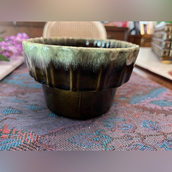 HULL Pottery MCM Avocado Green Border on Brown Glazed Planter, #I-21 Ceramic - Picture 7 of 9